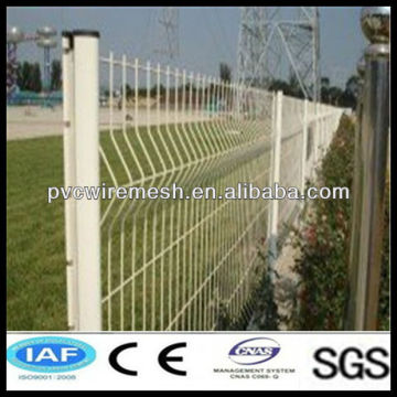 Peach shaped post wire fencing