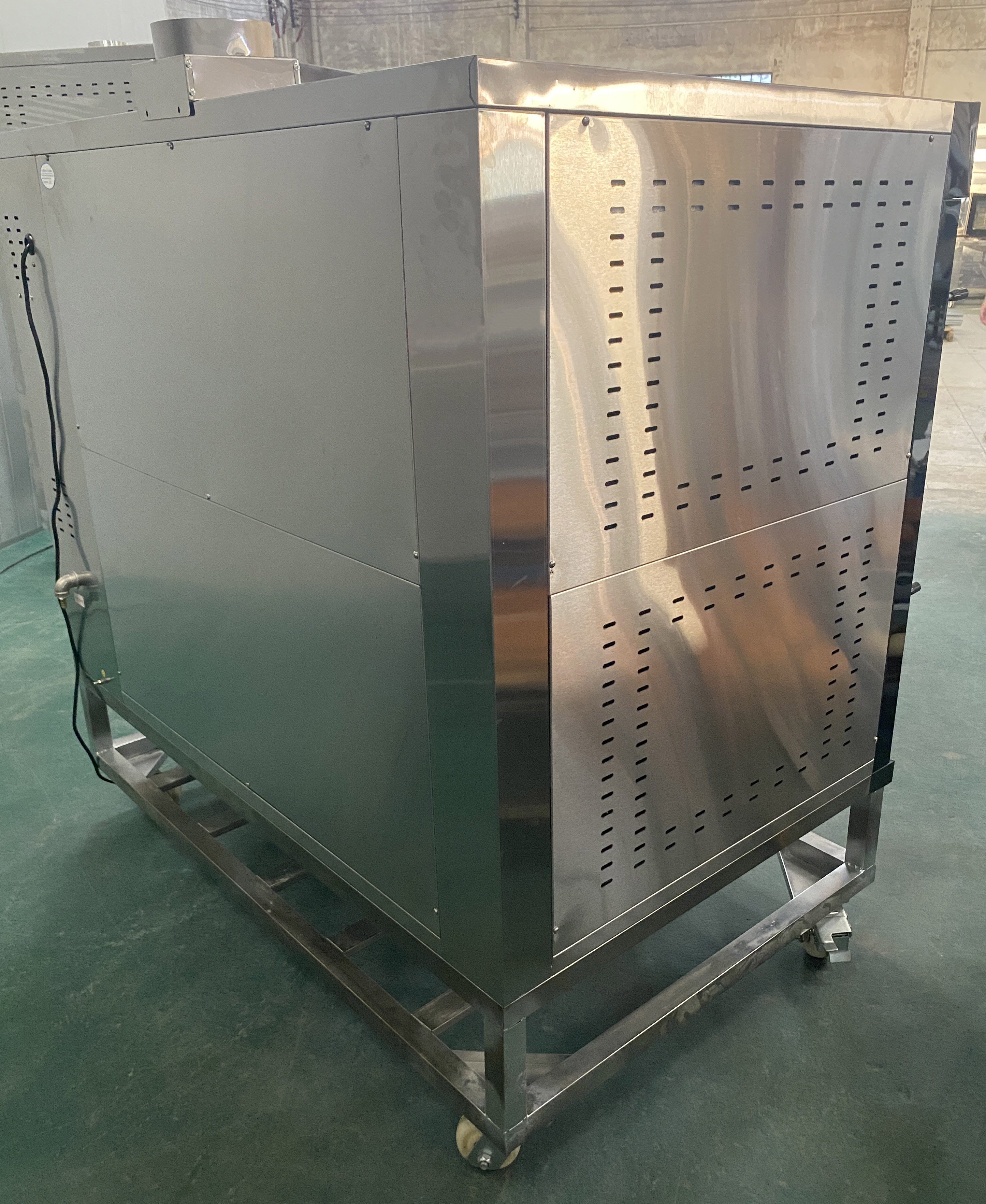 Computer Controller 2 Deck 4 Tray Gas Bread Baking Oven Bakery Machine Kitchen Equipment with Tray Size 46*66 (YFB46-204GC)