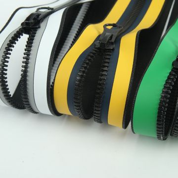 Continuous 11inch plastic zipper for garment