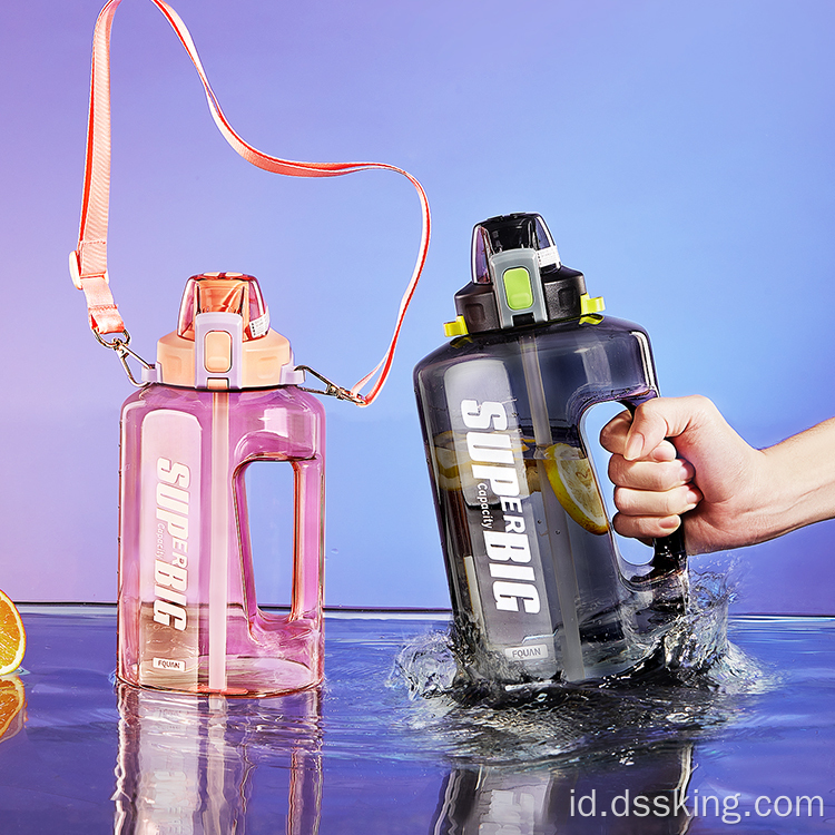 Kapasitas Besar 2 Liter Botol Air Olahraga BPA Botol Air Gratis Dengan Jerami