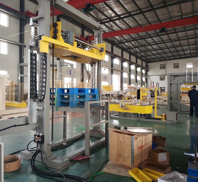 Auto pallet strapping machine