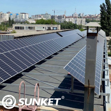Panel słoneczny o wysokiej wydajności o mocy 450 W.
