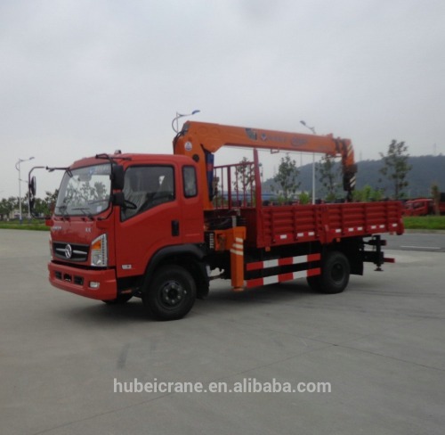 hand operated lifting equipment on truck, Model No.: SQ5S3, 5ton truck crane with telescopic booms.