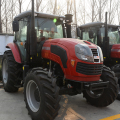 Jordbrukare traktor användning utnyttjas för enkel användning