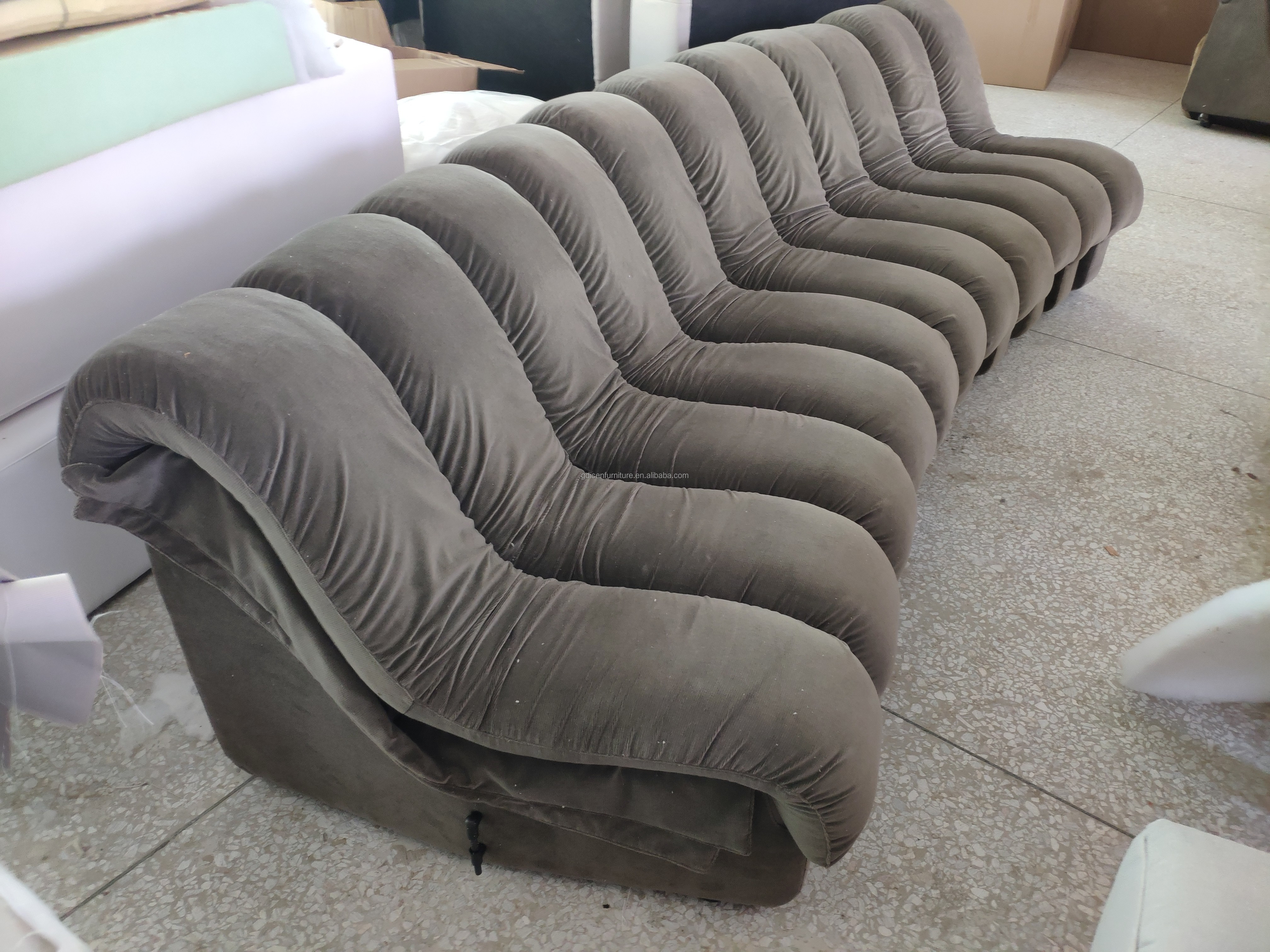 Modular sofa serpentine S shape