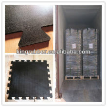 Rubber gym floor mats with interlocking gym mats