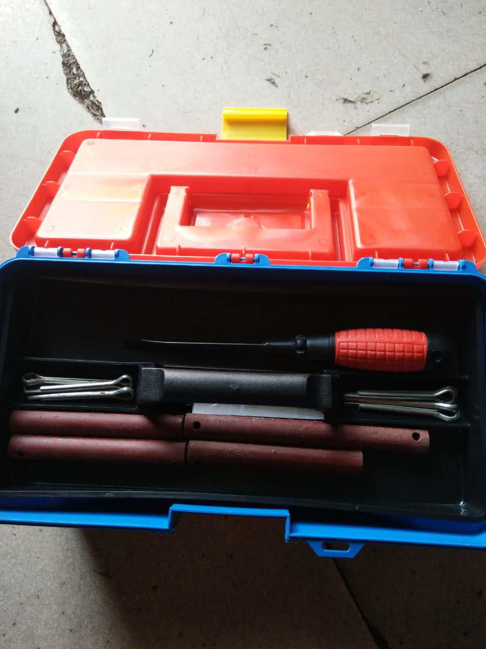 TOOL BOX