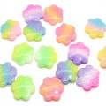 Hot Selling Gradient Bunte Blumen geformt Harz Cabochon für handgemachte Craft Harz Perlen Charms Toy Phone Decor