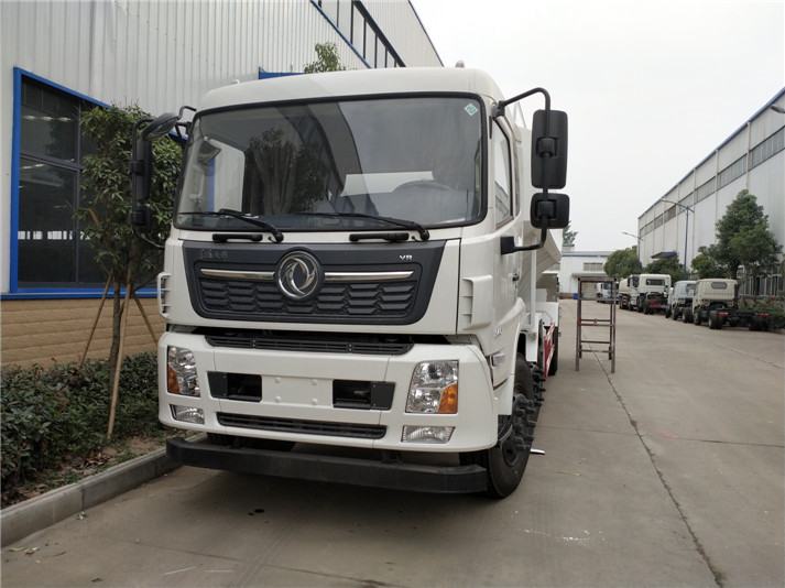 Высокопроизводительный кормовоз для птицефабрик High-Capacity Feed Truck for Poultry Farms