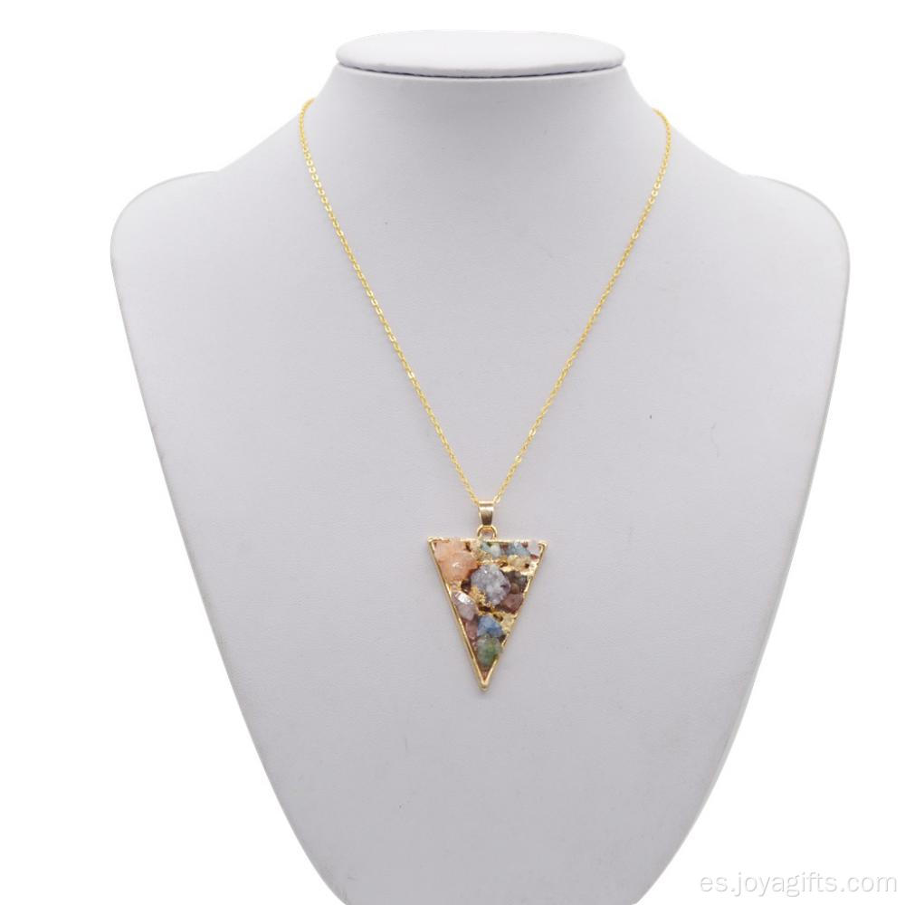 China Proveedor Oro Collar de colmillo de cristal de triángulo de color dorado para accesorios de mujeres