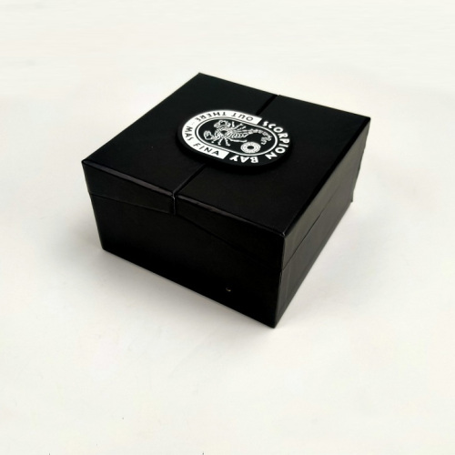 Scarf Box Packaging With Magnetic Lid