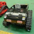 Jenis crawler mini Remote control mesin mesin pemotong rumput