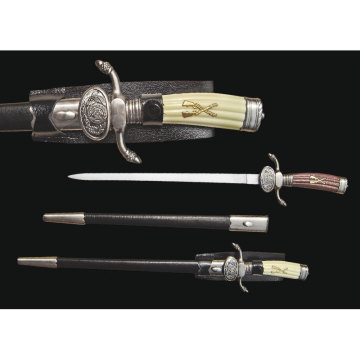 Handcrafted Short Blade with Classic Design