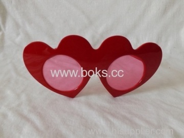 2013 Fashion New Heart Shape Plastic Glasses?