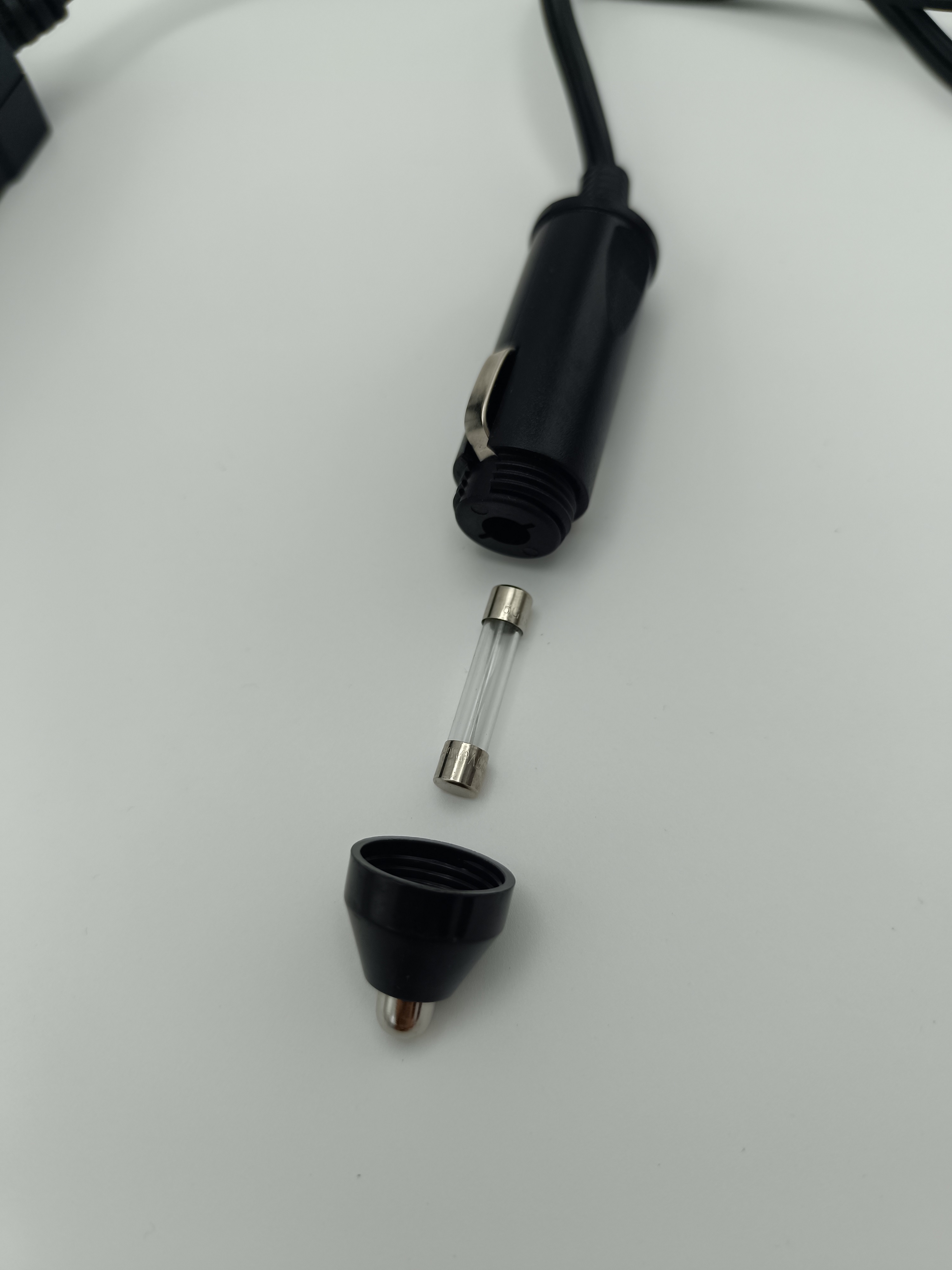 الجملة 12V / 24V إلى 220V AC عاكس طاقة السيارة مع QC3.0 / PD