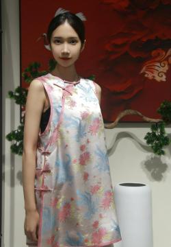 light pink sleeveless top