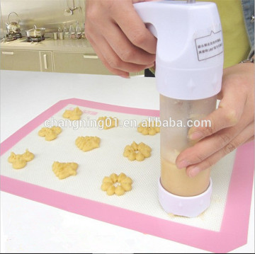 Food grade high quality cookie decorating set/plastic cookie press/biscuit cookie press