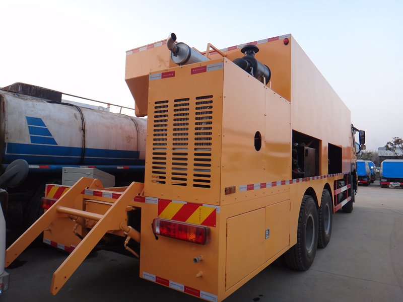 trak pengedap buburan slurry sealing truck