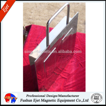 Manual light permanent magnet plate metal separator