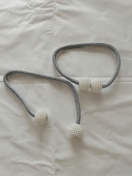 Curtain buckle with magnetic