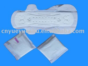 maxi size maternity pads with fan-shaped wings