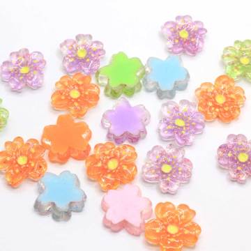 Mini cabochon in resina a forma di fiore di fiori di ciliegio all&#39;ingrosso all&#39;ingrosso per ornamenti per camera da letto della ragazza o ciondoli di perline per decorazioni per telefoni