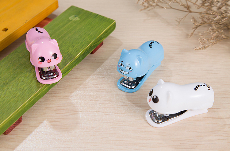 Comix high-quality cat shape mini children use plastic stapler set