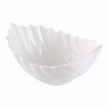 Ceramic bowl with leaf shape