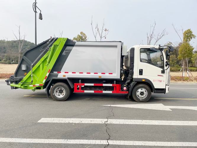 Sinotruk 4x2 رفض سيارة الشاحنة الضوفية القمامة