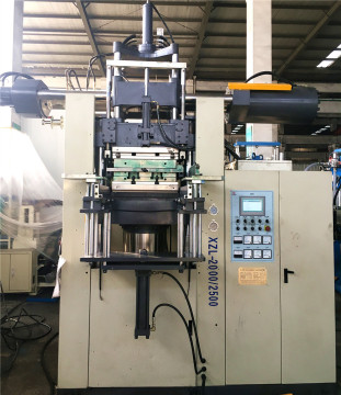 First in first out rubber injection molding machine