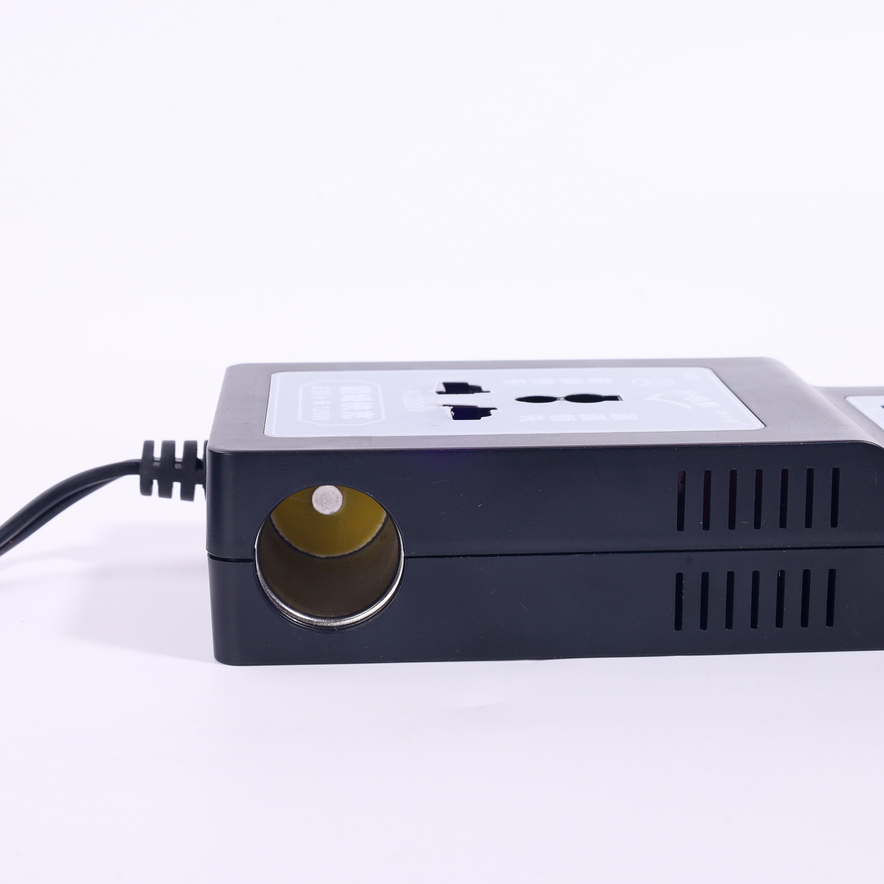 محول طاقة تيار متردد للسيارة بقدرة 180 وات مع شحن سريع QC3.0 و220 فولت