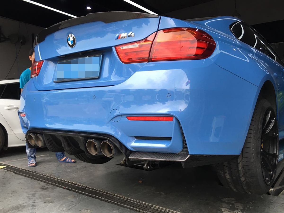 V Style Carbon Fiber Rear Diffuser for BMW F80 M3 4Door F82 M4 2Door 2014-2018
