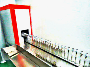 Automatic plaster spraying machine