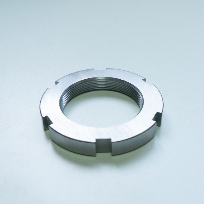 Piuliță rotundă cu blocare automată cu patru fante DIN1804 GB812