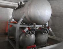 Vacuum gas-liquid separator tank equipment