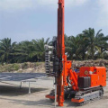 Pengemudi tiang pancang serat karbon crawler-mounted solar