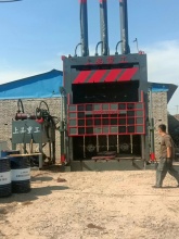 Reliable Vertical Baler for Industrial Use