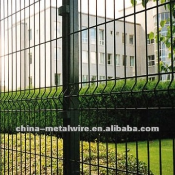 Easily assembled welded wire mesh