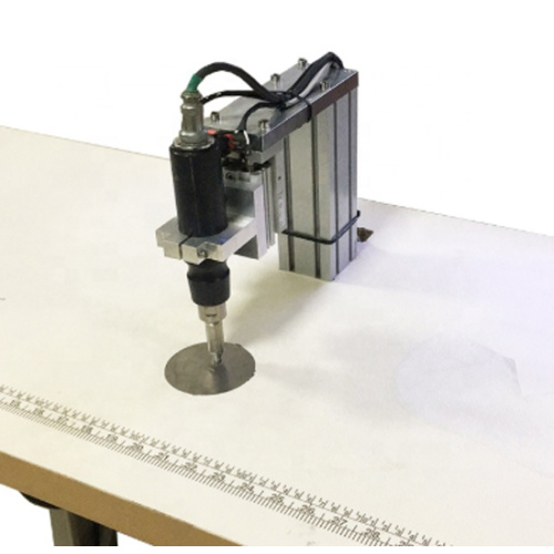 Saldatrice singola semiautomatica per maschere a tazza