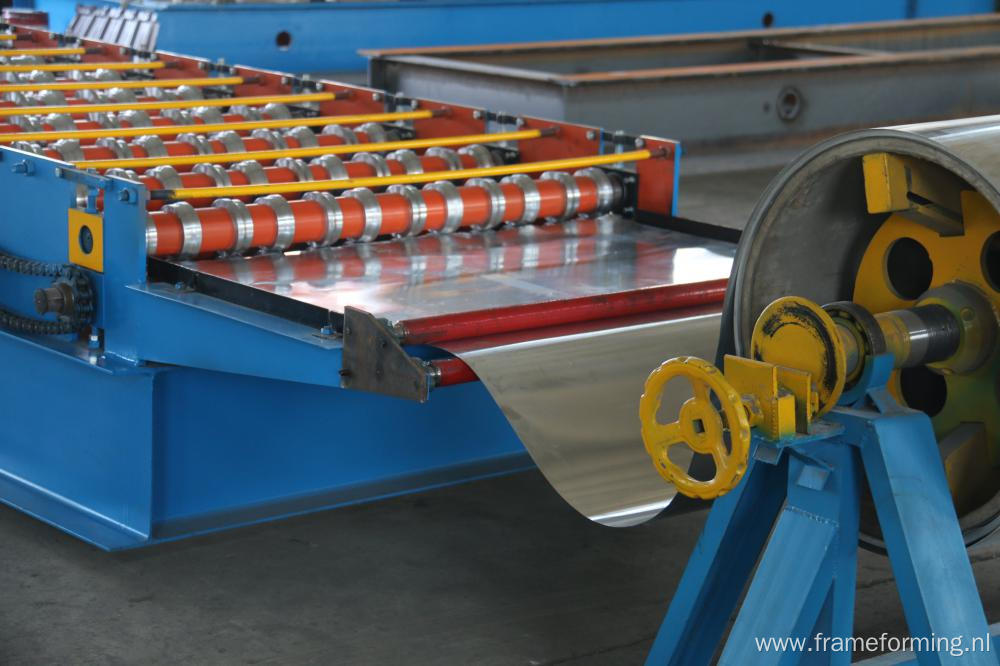 Metal galvanized glazed tile cold roll forming machine