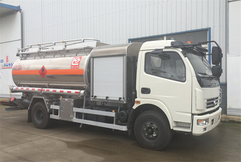 aircraft refueling truck