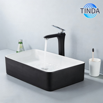 Stylish Kitchen Water Faucet with Modern Appeal