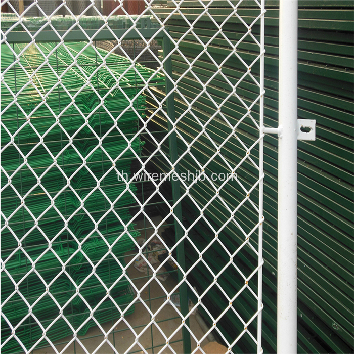 สีขาว Coulor ไวนิล Coated Chain Link รั้วผ้า