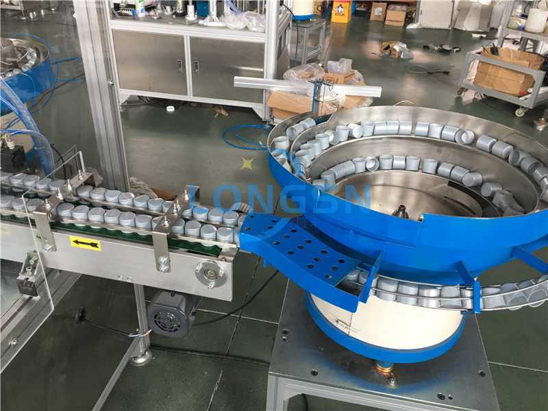 Automatic lid assemble machine