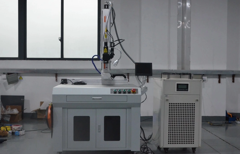 4-Axis Automatic Laser Welder Continues Metal Aluminum Fiber Welding Machine Laser