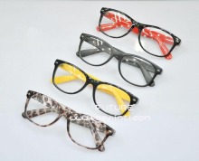 Wayfarer Frame glasses With Skull and Crossbones