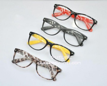 Wayfarer Frame glasses With Skull and Crossbones