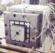 WPC post extrusion die head and mould