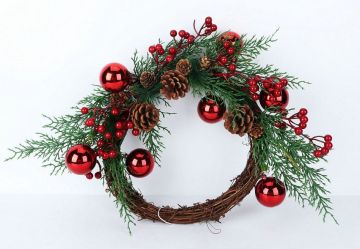 CHRISTMAS DECORATION WREATH HANGING ON DOOR