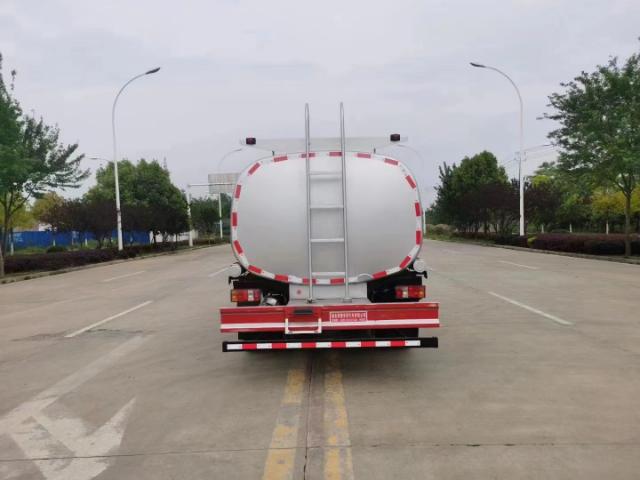 Howo 4x2 6x4 تستخدم ناقلة وقود الشاحنة المائية